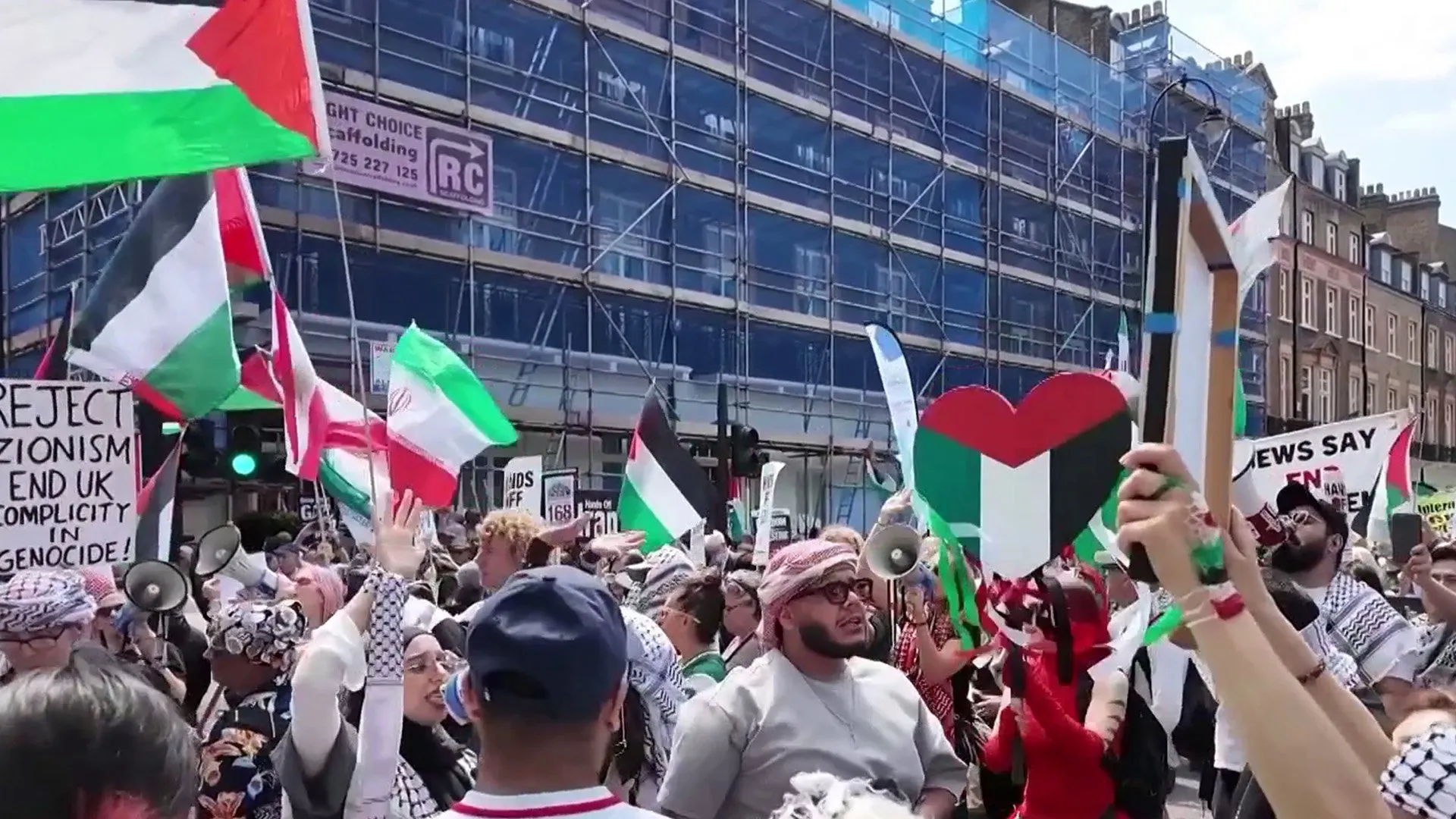 مظاهرة في بريطانيا تطالب بيرنهام باتخاذ موقف واضح تجاه غزة