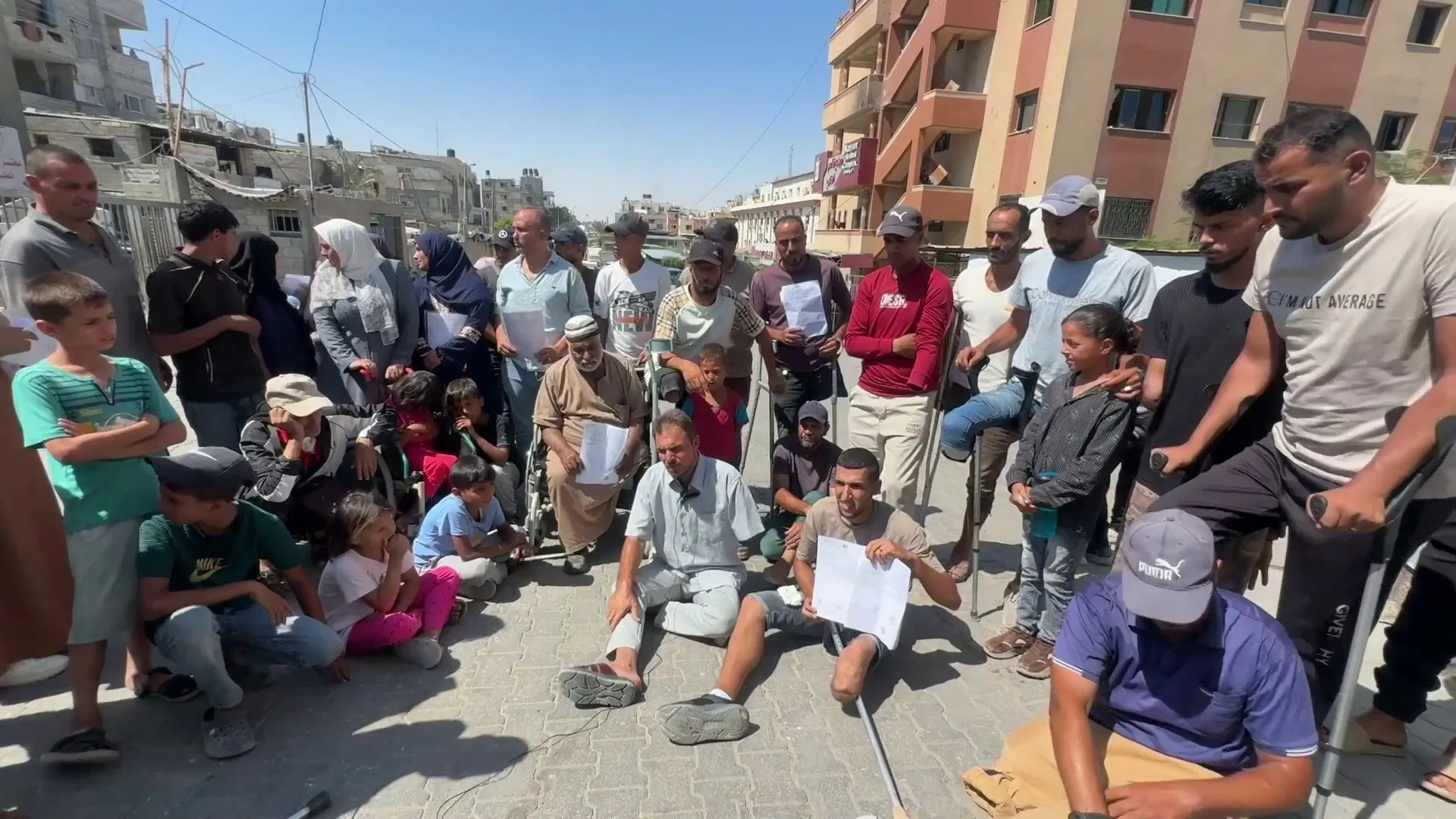 مطالبات عاجلة بتسهيل سفر المصابين من غزة للعلاج