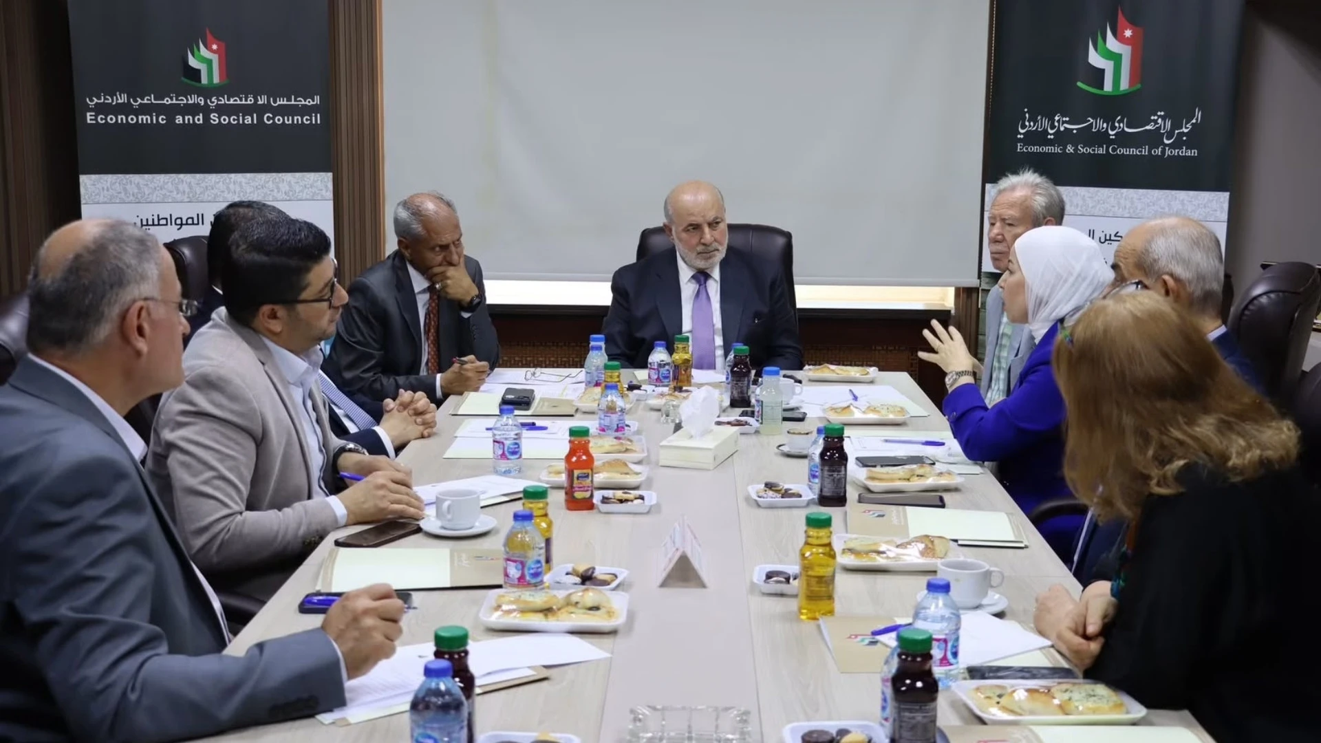 تحديد أولويات السياسات الاجتماعية في جلسة عصف ذهني تنعقد برئاسة موسى شتيوي