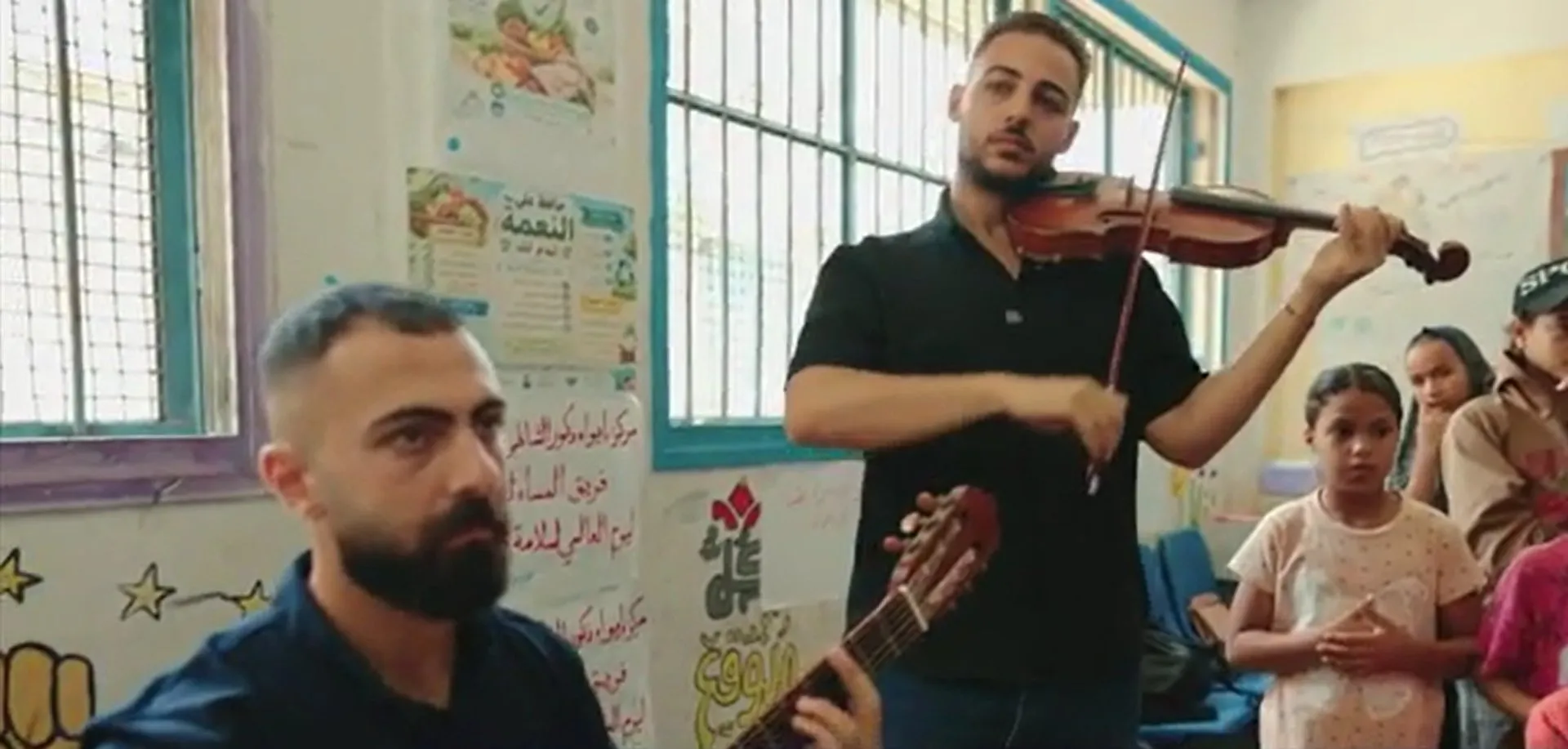 سيمفونية الامل وسط الركام.. كيف تحارب موسيقى اطفال غزة اصوات الحرب