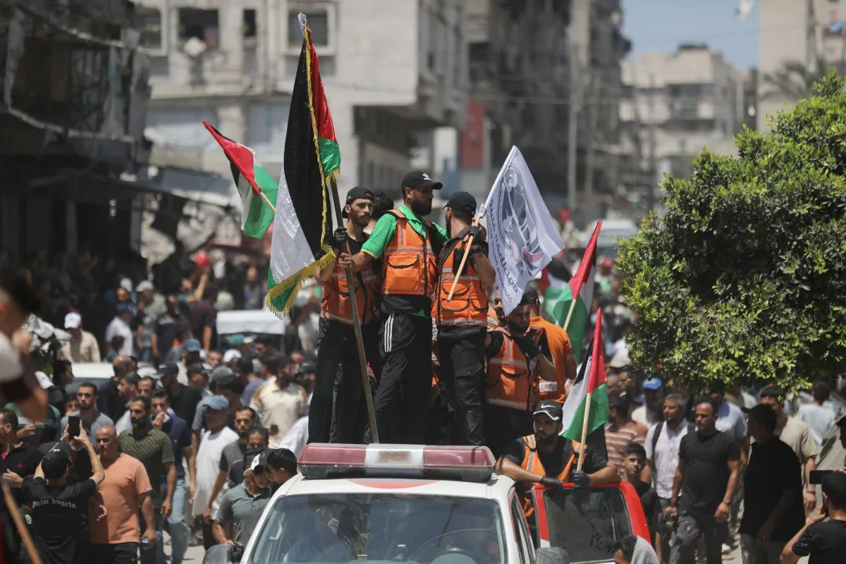 خلف الكواليس: رسائل متبادلة بين حماس وملادينوف لإنقاذ اتفاق غزة