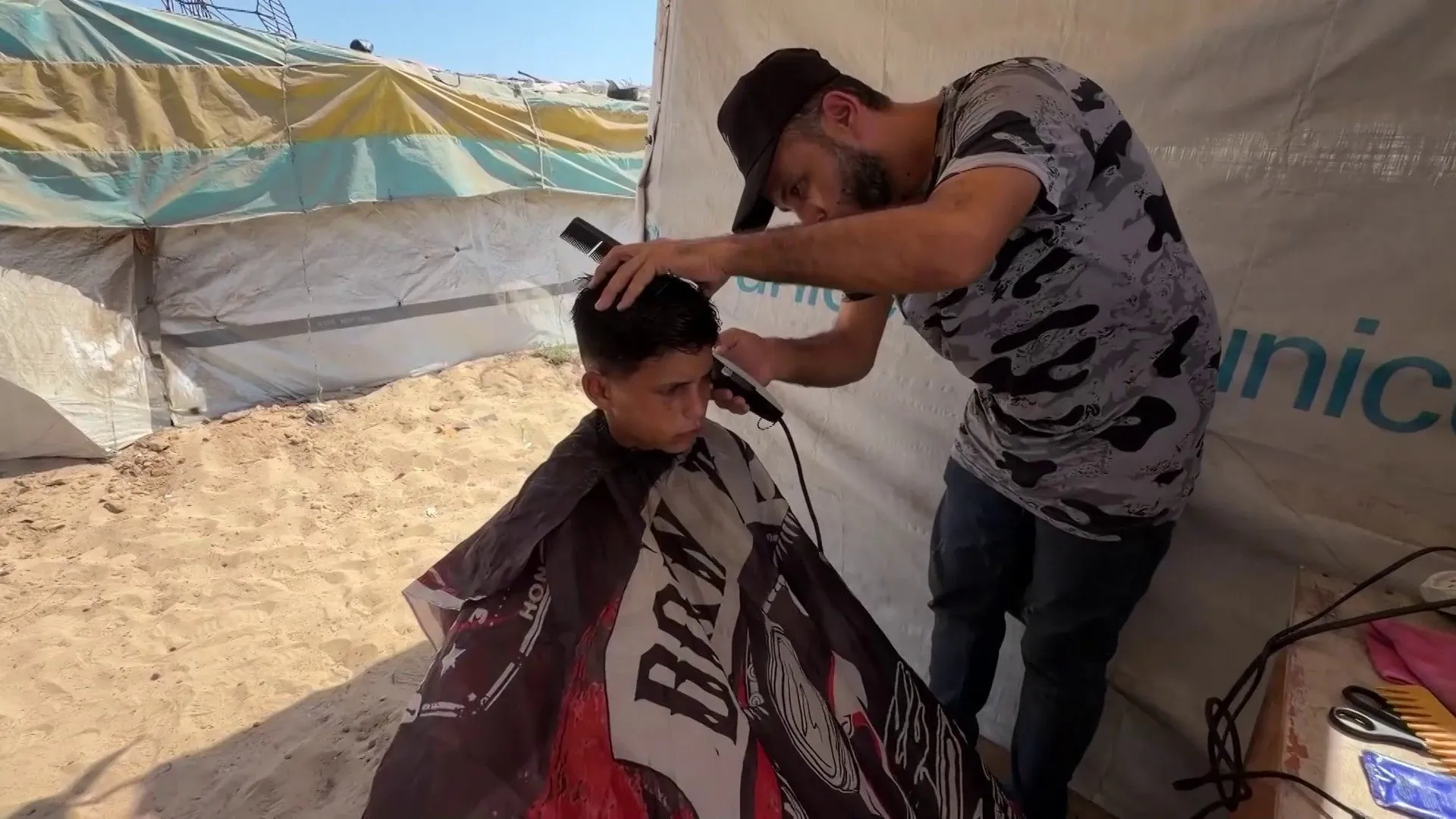 اقتصاد الخيام يبتكر مسارات جديدة للرزق وسط ركام النزوح