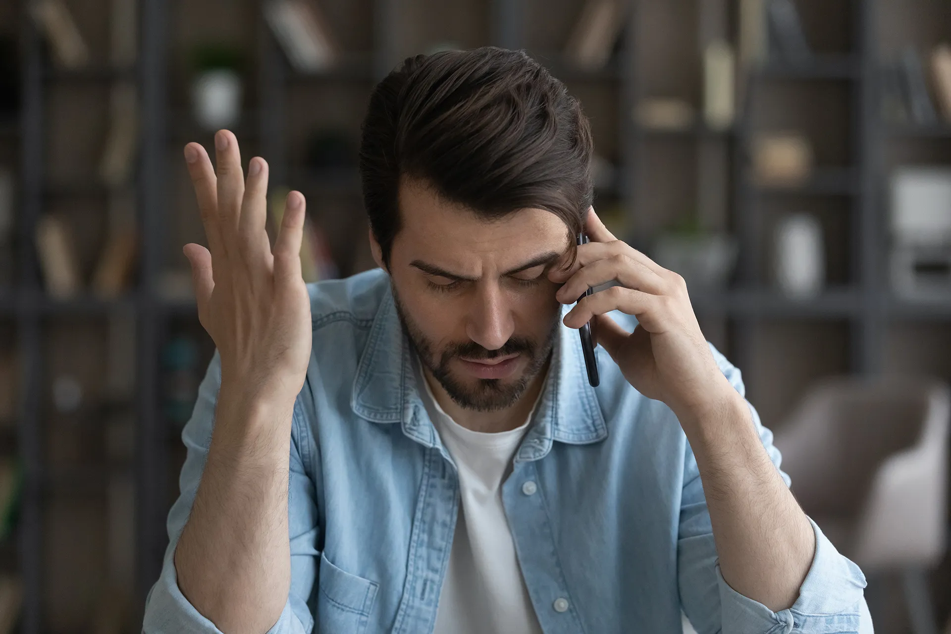 خديعة الارتياح المؤقت.. لماذا نهرب من اللقاءات الاجتماعية وما الثمن النفسي لذلك؟