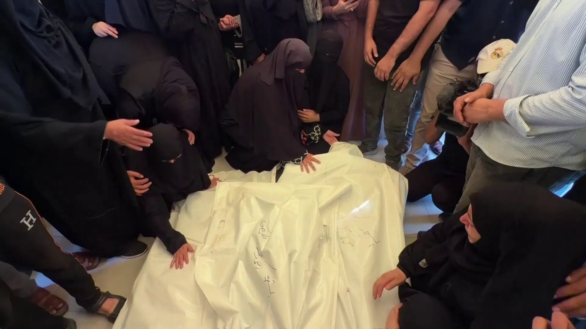 قصة ام غزة التي فقدت عائلتها بالكامل تحت انقاض الحرب