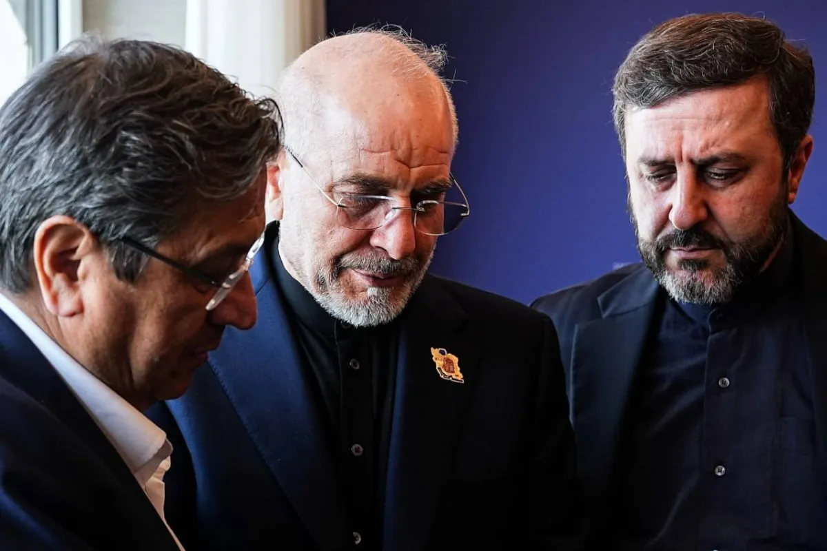 طهران تضع شروطا معقدة لفتح مضيق هرمز وتؤكد ان التفاهم مع مسقط لا يعني العودة للملاحة