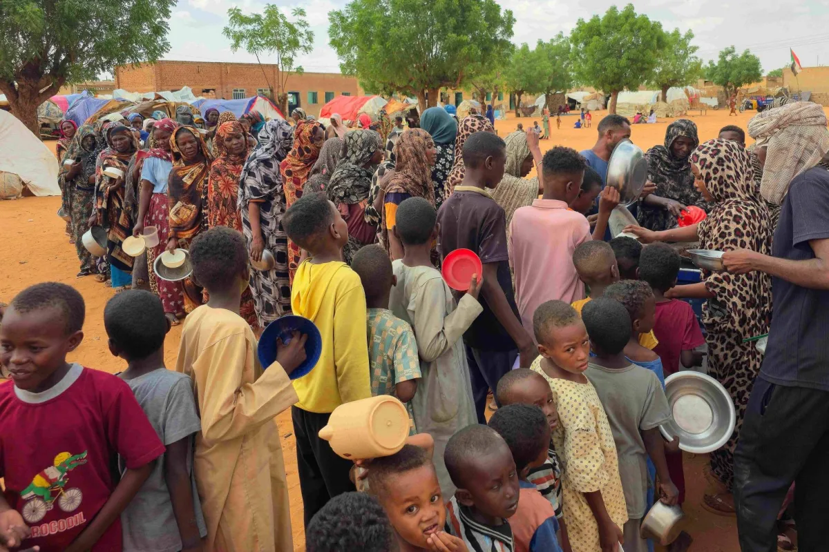دوامة الجوع في السودان: رحلة البحث عن رغيف وسط ركام الحرب وانهيار العملة