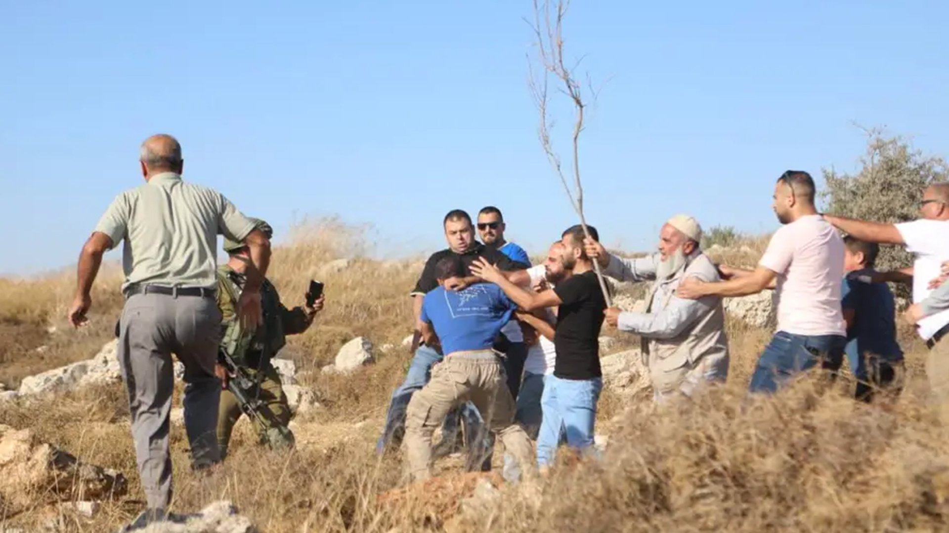 تحولات المقاومة الفلسطينية في الضفة الغربية: من الحجر الى ابتكار اساليب الدفاع الميداني