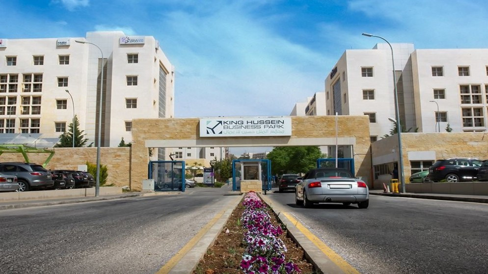 جدل واسع في مجمع الحسين للاعمال بسبب رسوم مواقف السيارات