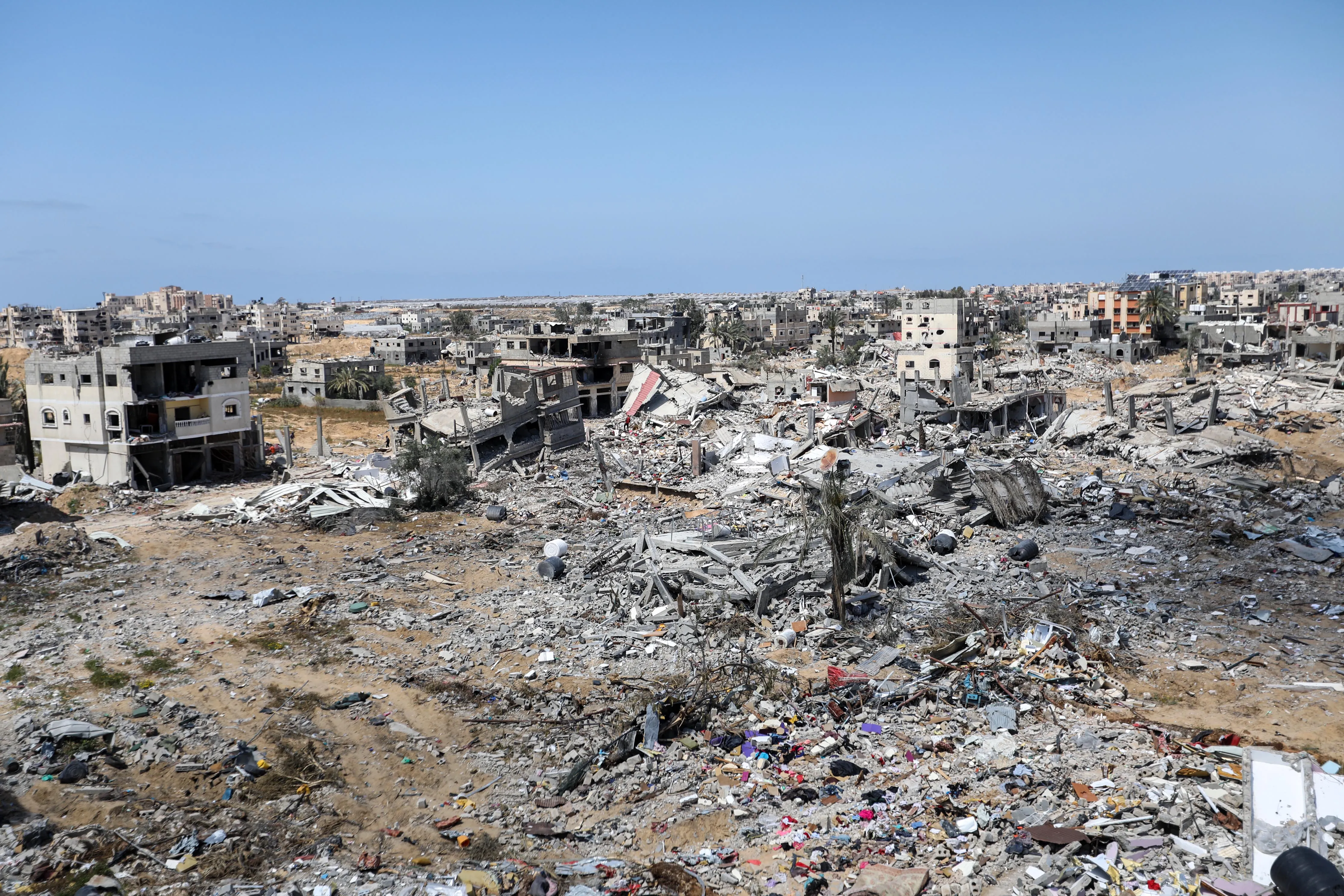 تحصينات عسكرية جديدة تظهر في صور فضائية على حدود رفح