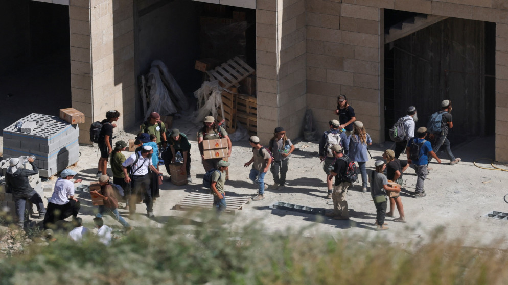 حصار خانق يفرضه مستوطنون على منزل فلسطيني جنوب نابلس