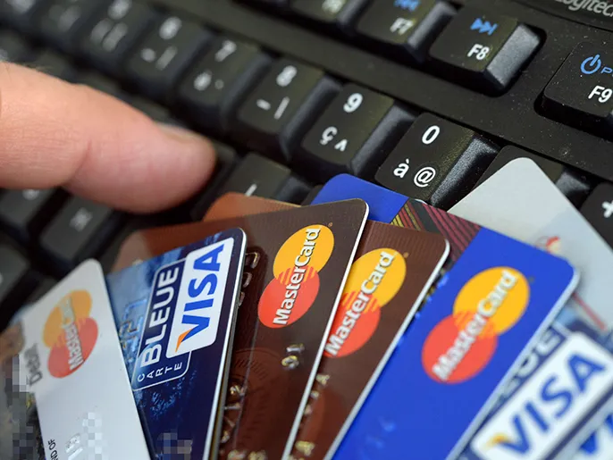 ديون بطاقات الائتمان في امريكا تقترب من ارقام قياسية جديدة