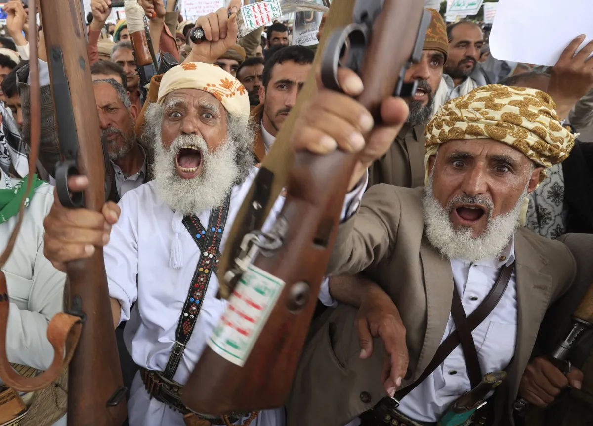 قبضة حديدية في صنعاء.. الحوثيون يلاحقون عقال الحارات بتهمة التقصير في التجنيد