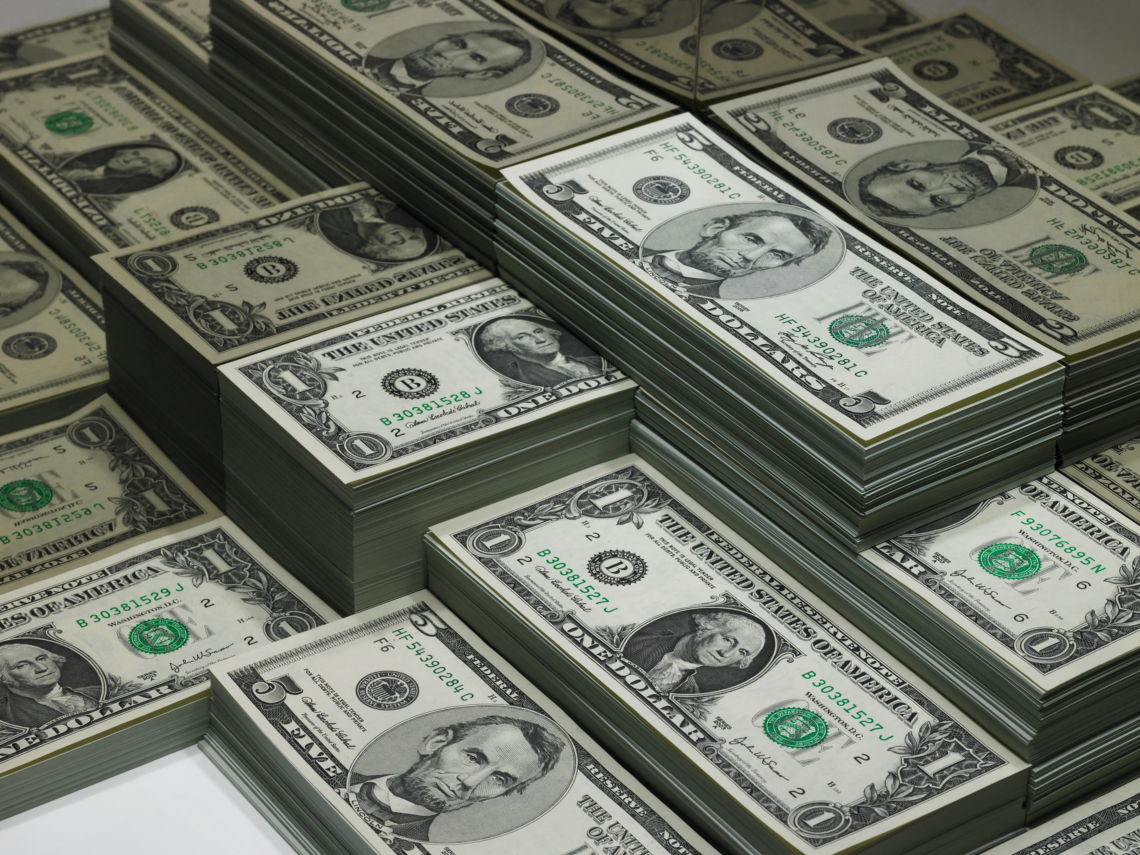 خلف هيمنة الدولار.. روسيا تكشف سر التحول نحو انظمة دفع مستقلة