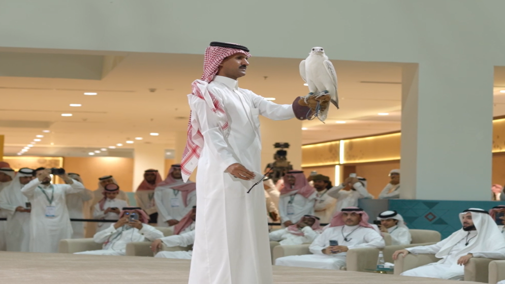 صفقة قياسية تشعل مزاد الصقور في السعودية بسعر خيالي