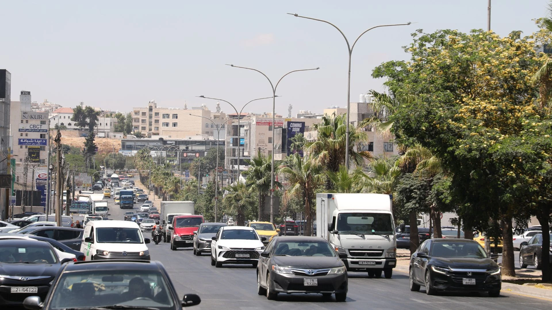 تحول شارع الحرية في عمان من الهدوء الريفي الى قلب التجارة النابض