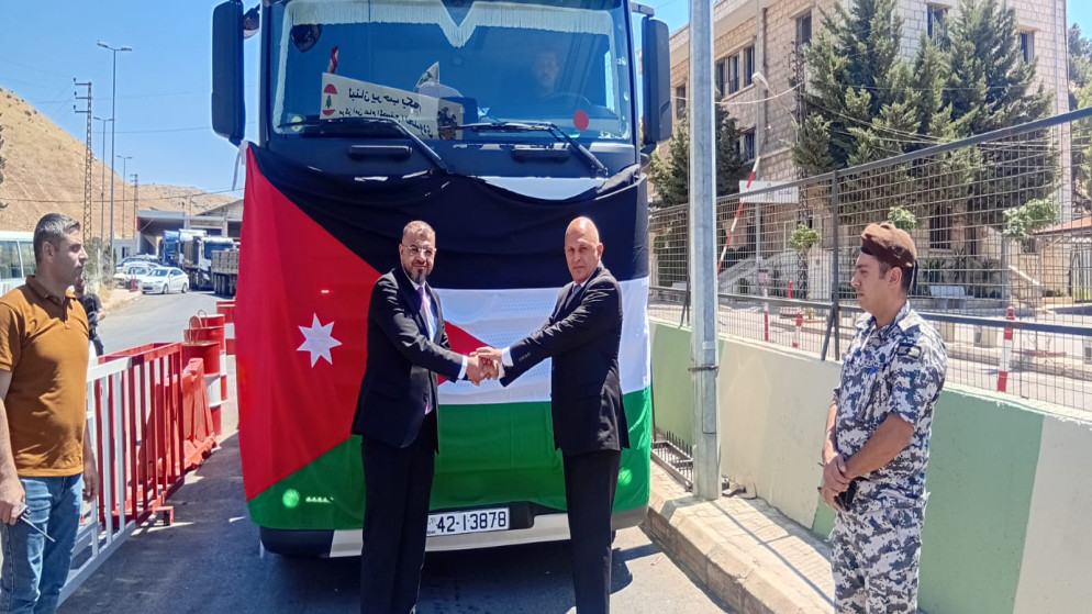 جسر بري متواصل من الاردن لدعم لبنان بقافلة مساعدات جديدة