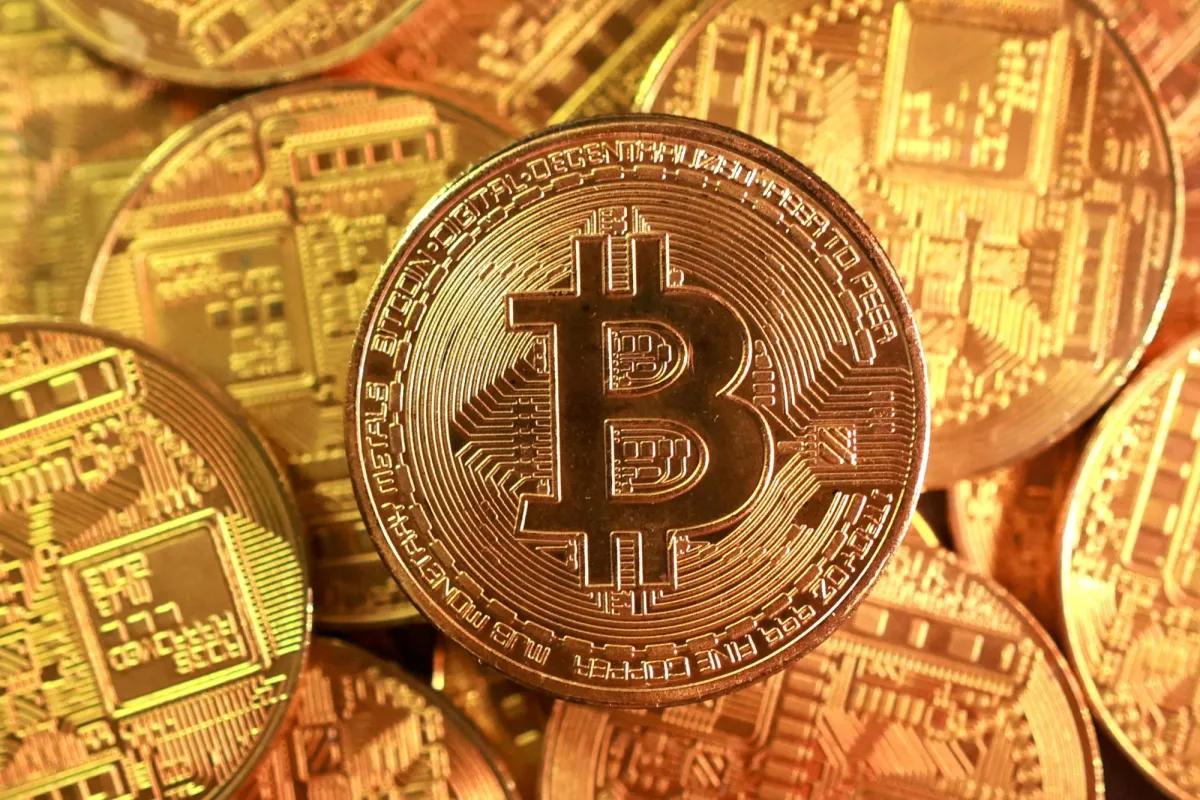 قفزة قياسية في سعر بتكوين وسط تحركات امريكية لتقنين العملات المشفرة