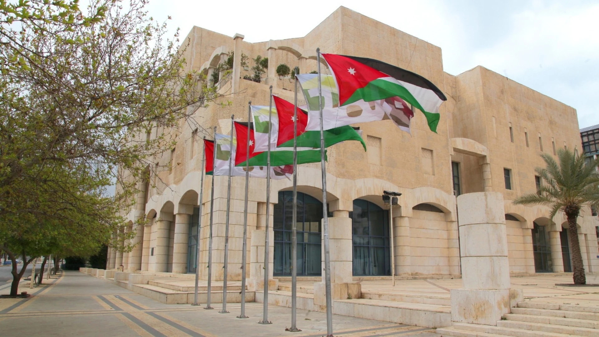 ضوابط جديدة لتنظيم تداول الخضار والفواكه في عمان