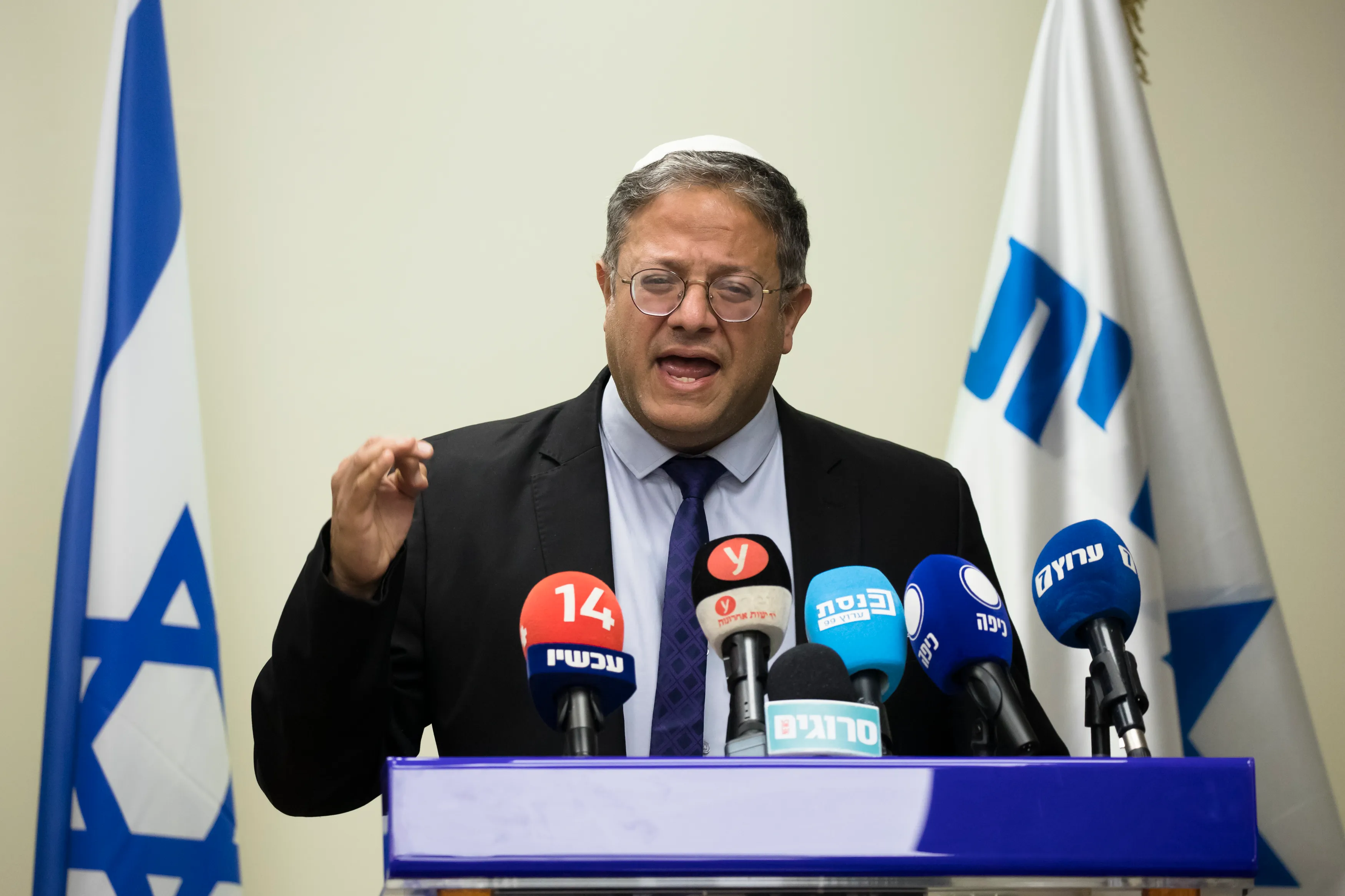 بن غفير يقتحم سجن الدامون ويطلق تصريحات مستفزة ضد الاسيرات الفلسطينيات