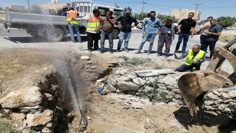 استنزاف مائي خطير في الاردن وهدر ملايين الامتار المكعبة بفعل الاعتداءات