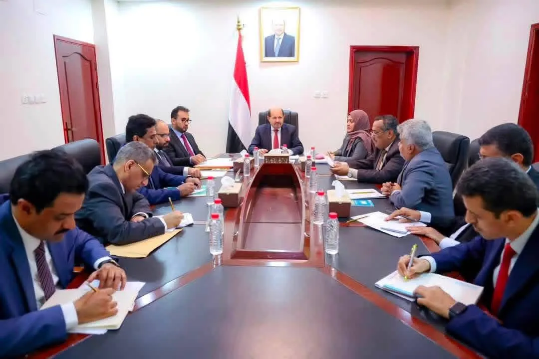 خطة حكومية يمنية طموحة لترميم مؤسسات الدولة وتجاوز تداعيات الحرب