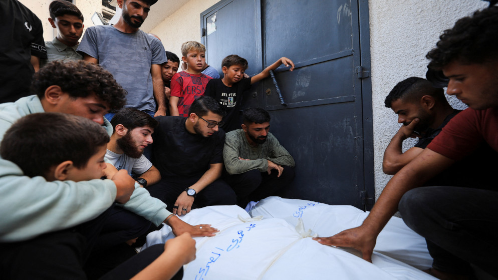 مجزرة جديدة في دير البلح غارات الاحتلال تطال خيام النازحين