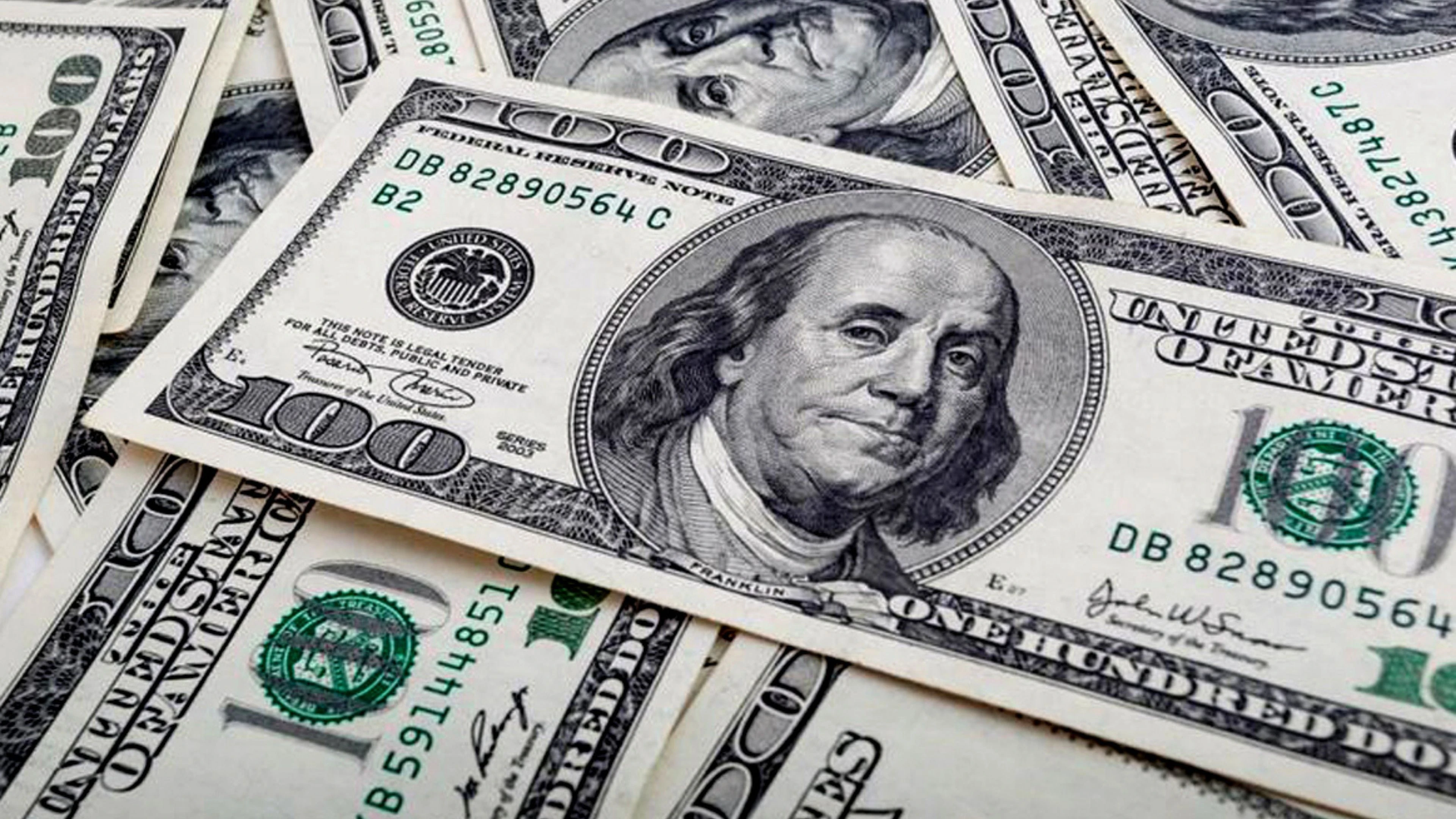 تقلبات حادة تلاحق سعر الدولار في الاسواق العالمية اليوم