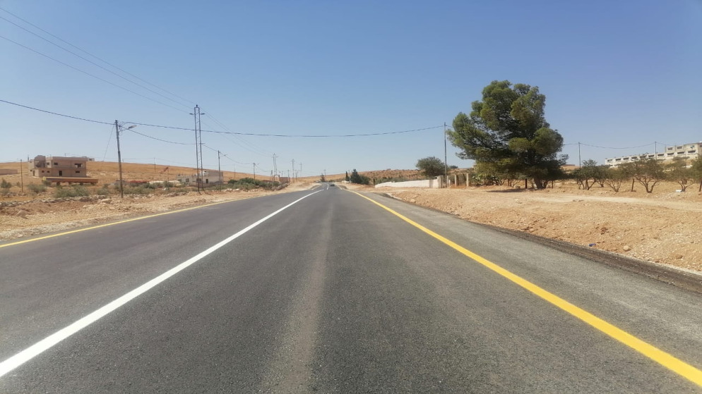طريق حيان ايدون في المفرق يكتسي حلة جديدة لتعزيز السلامة المرورية