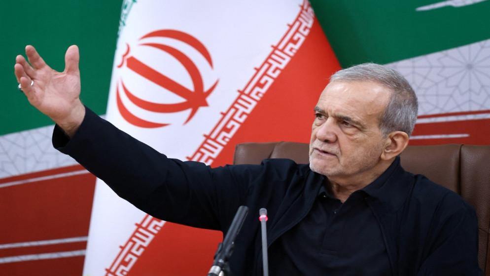 طهران تراهن على الدبلوماسية لمواجهة الحصار الاقتصادي الامريكي وتتحرك لتأمين الملاحة