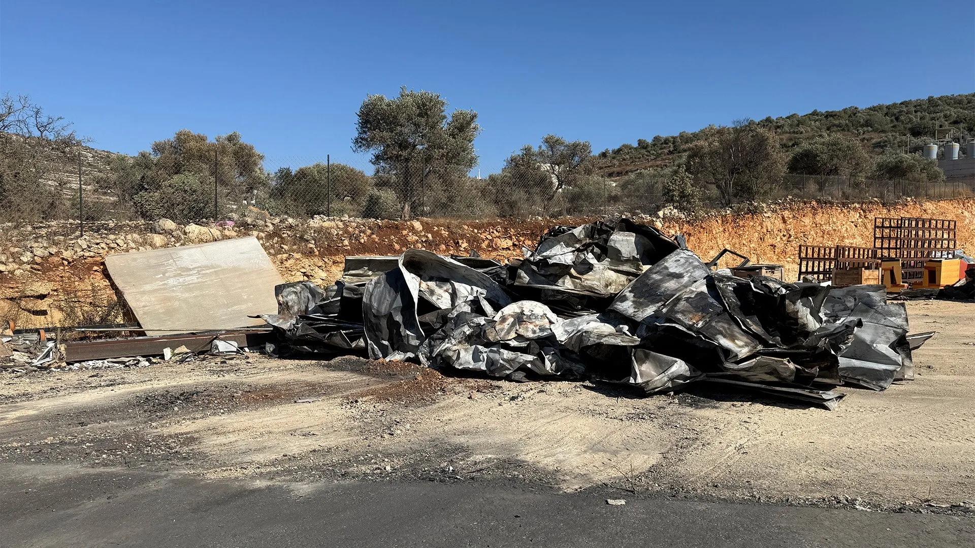 حرب اقتصادية صامتة.. كيف يلاحق المستوطنون رزق الفلسطينيين في الضفة؟