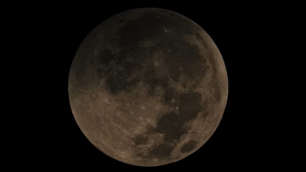 مشاهد فلكية نادرة تزين سماء الاردن خلال خسوف القمر الاخير
