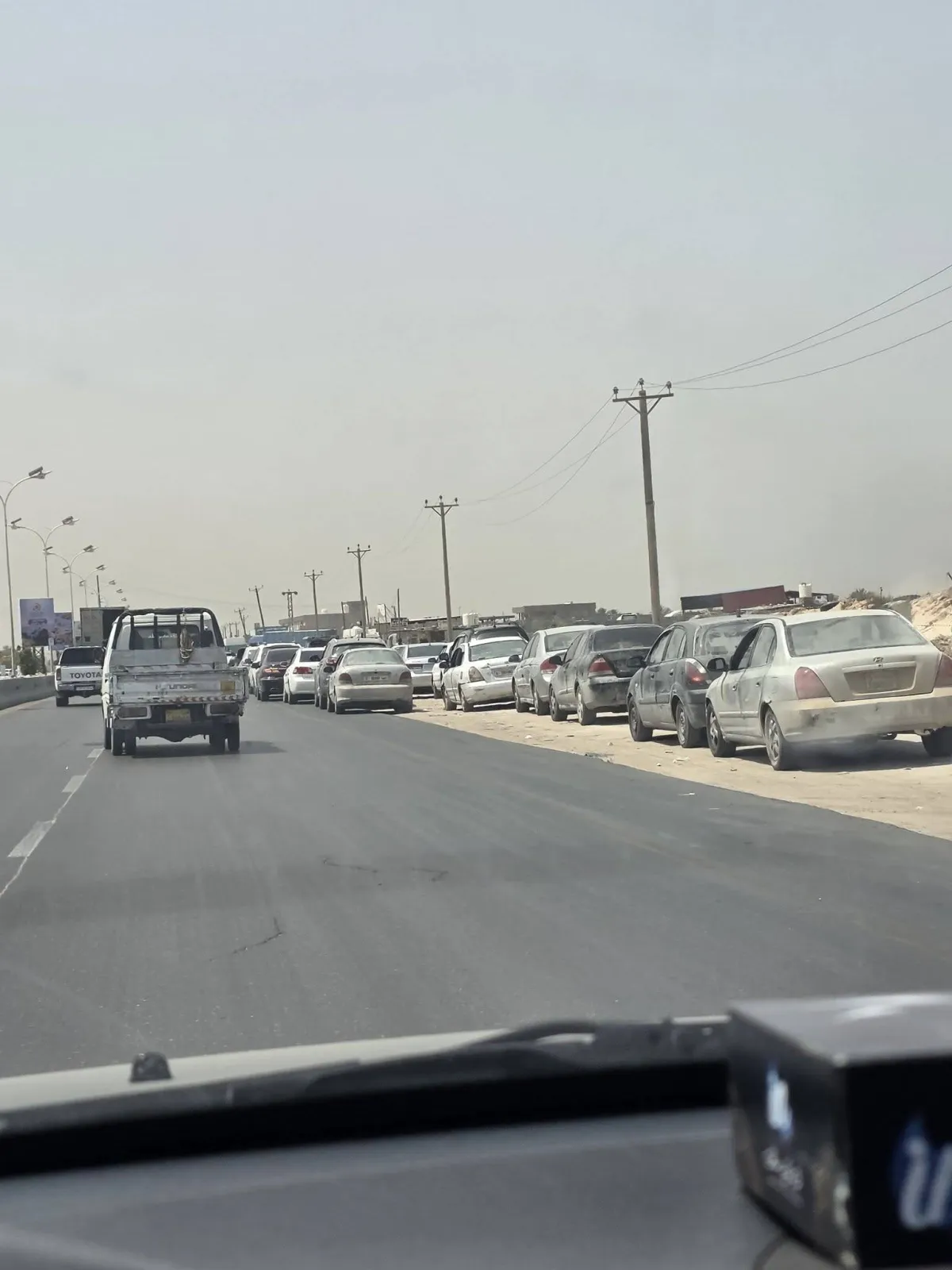 لغز الوقود في ليبيا.. كيف تبتلع شبكات التهريب مليارات الدولة وتترك المواطن بلا بنزين