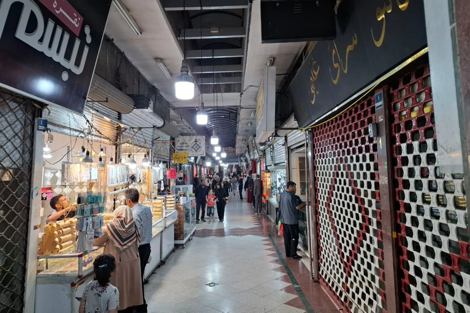 حرب اقتصادية شاملة على ايران.. ما هي القطاعات الاكثر عرضة للانهيار تحت ضغوط ترامب؟