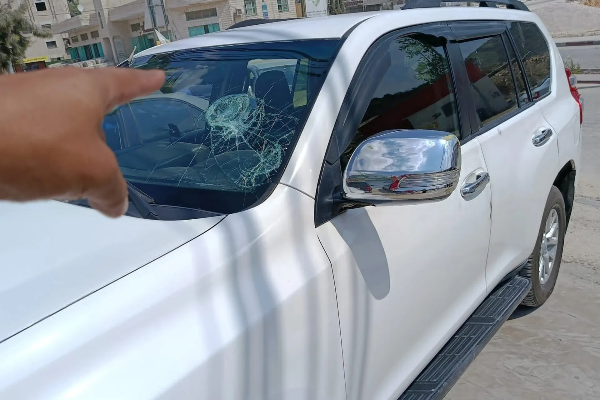 اعتداء المستوطنين على طاقم شبكة امريكية يفجر غضبا واسعا في واشنطن