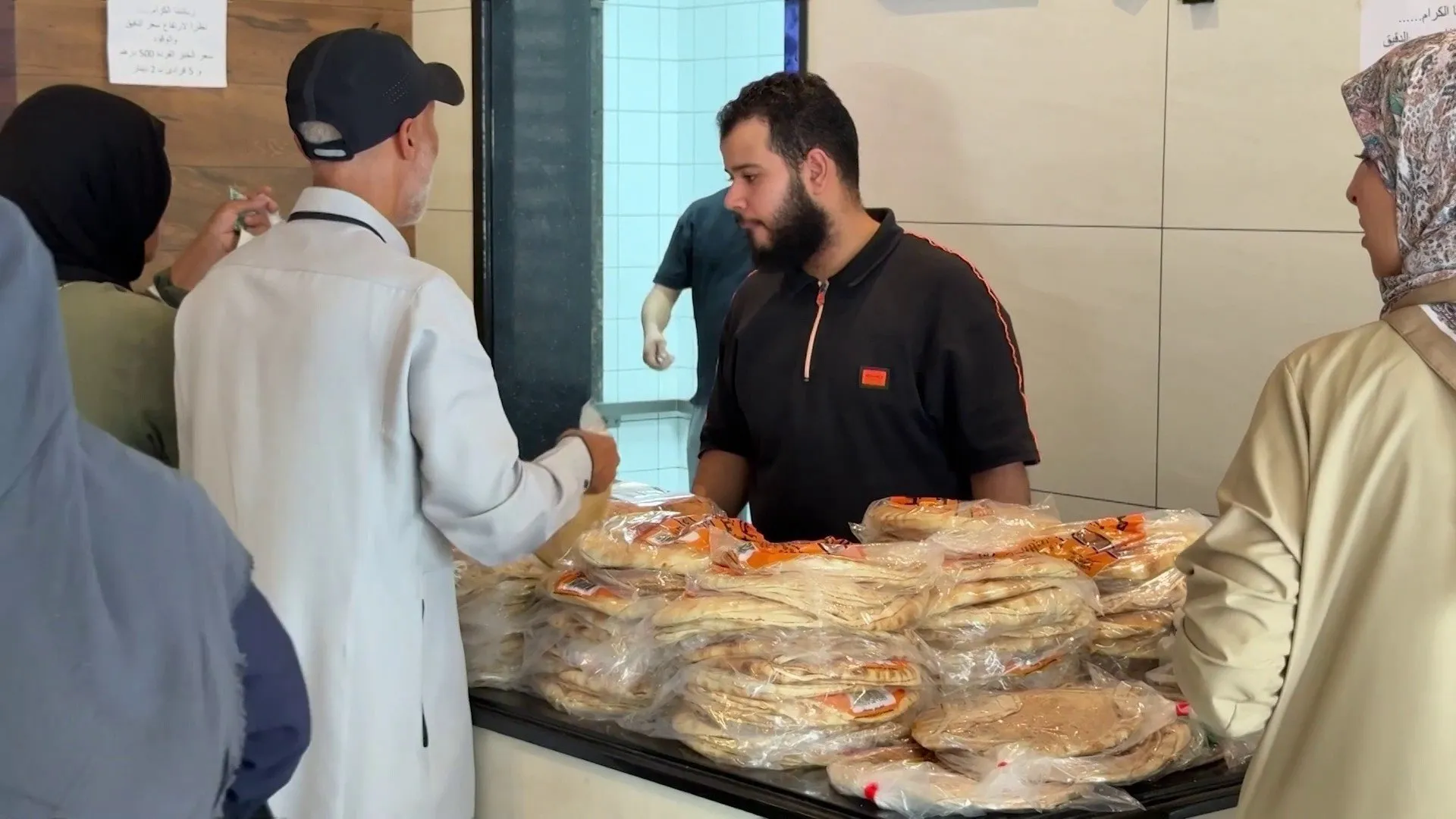 مخاوف من قفزة في اسعار الخبز بليبيا على وقع ازمة الوقود والدقيق