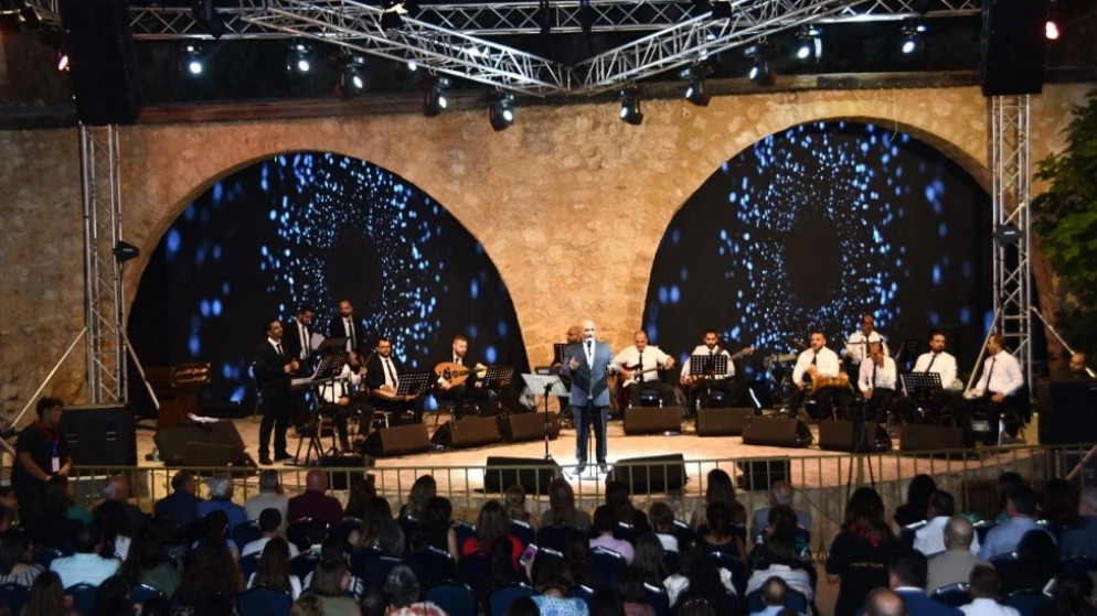 اسدال الستار على مهرجان الفحيص وسط احتفاء واسع بالتراث الاردني