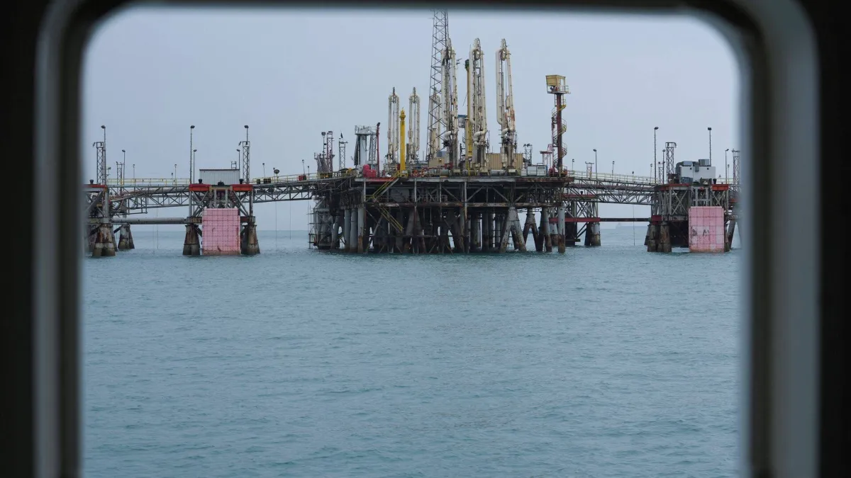 العراق يفرض علاوات اضافية على صادرات نفط البصرة خارج مضيق هرمز