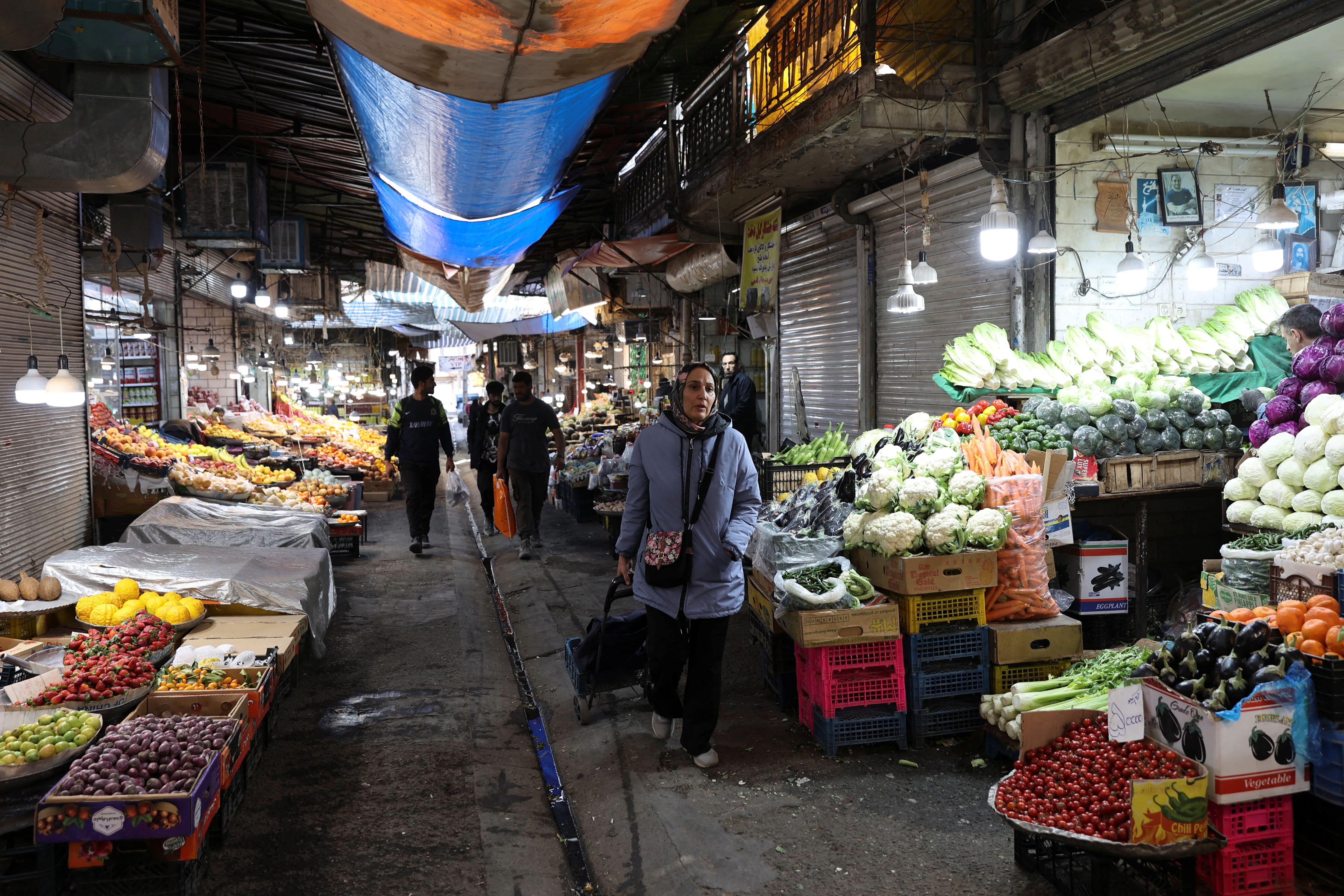ازمة غلاء خانقة تضرب اسواق طهران تحت وطاة العقوبات