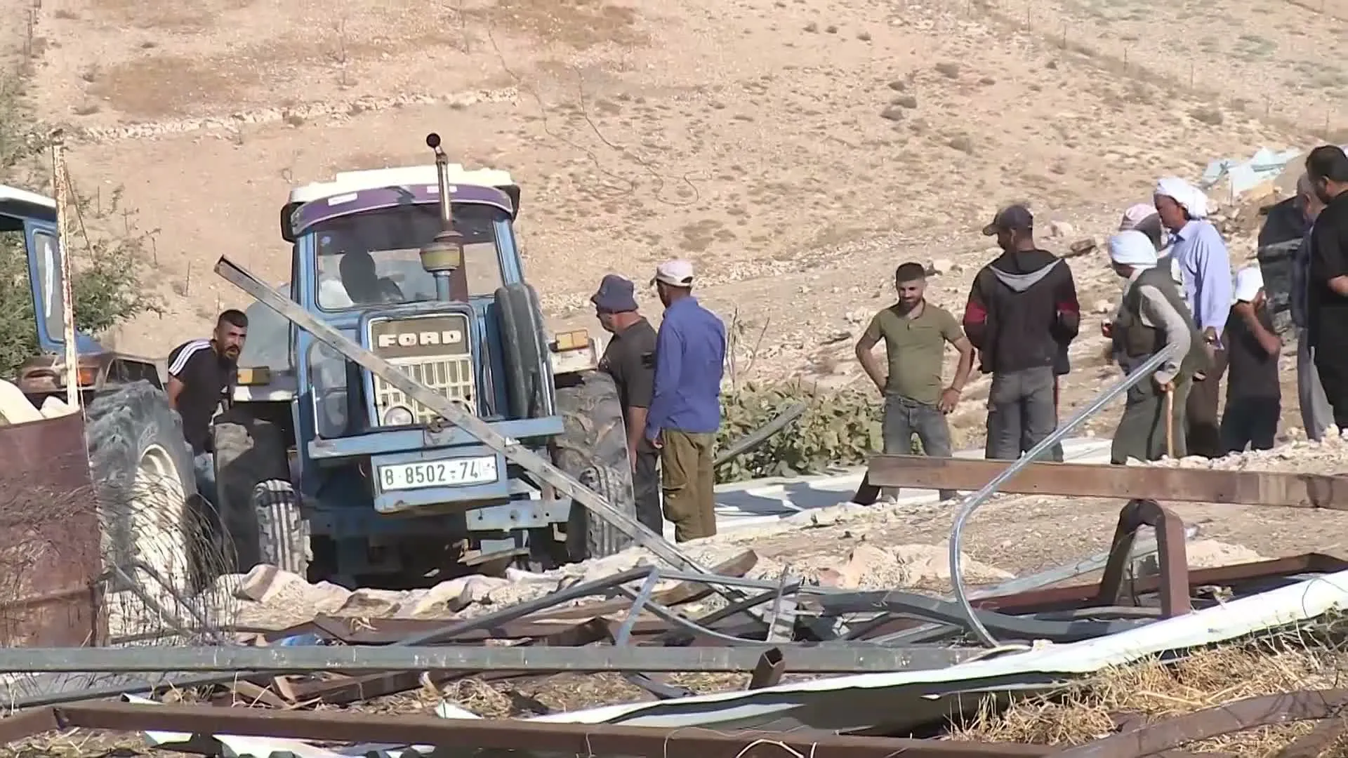 مأساة في مسافر يطا: الاحتلال يقتلع عشرات العائلات من منازلهم