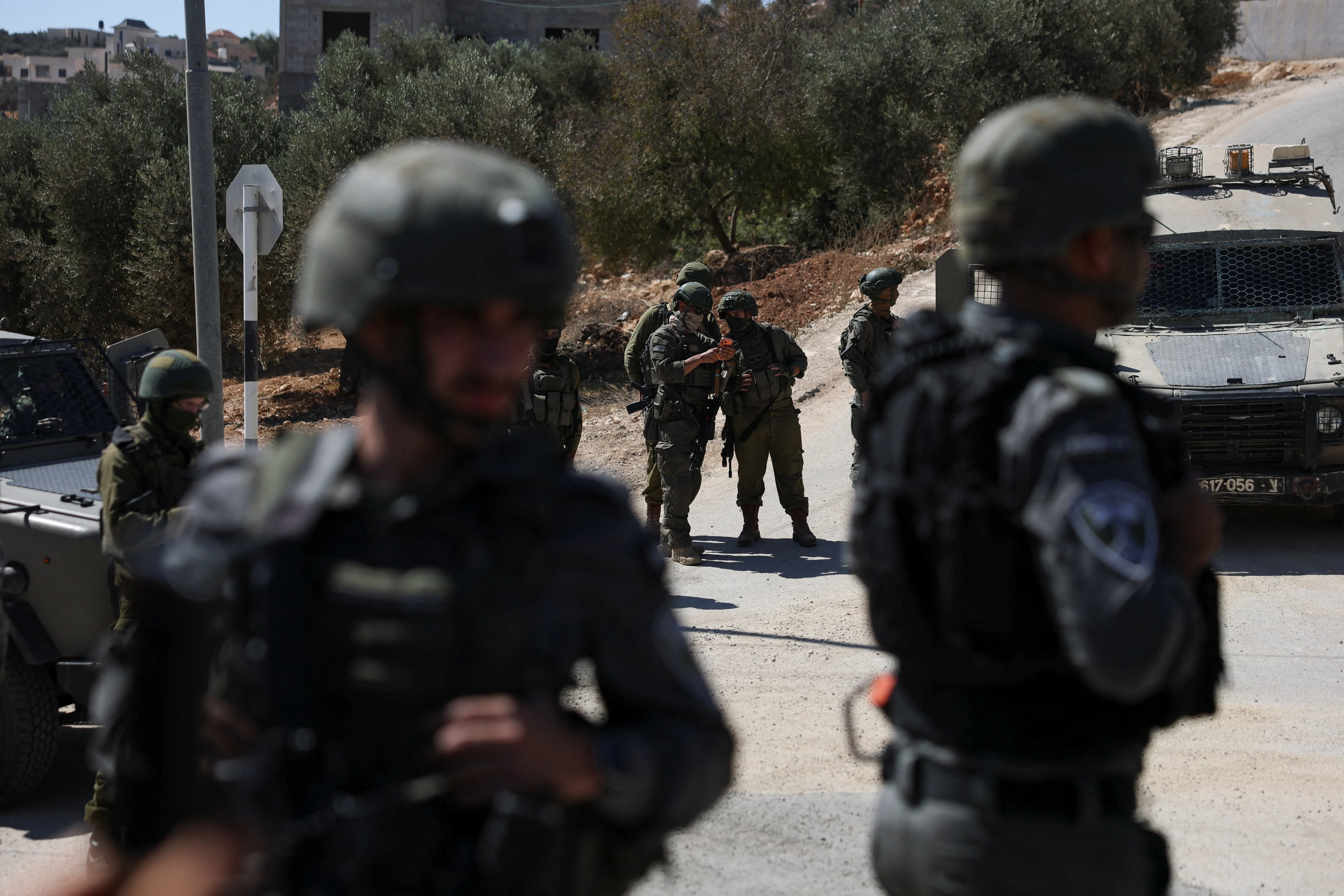 تصعيد عسكري وميداني في الضفة الغربية وحصار خانق يطال منازل الفلسطينيين