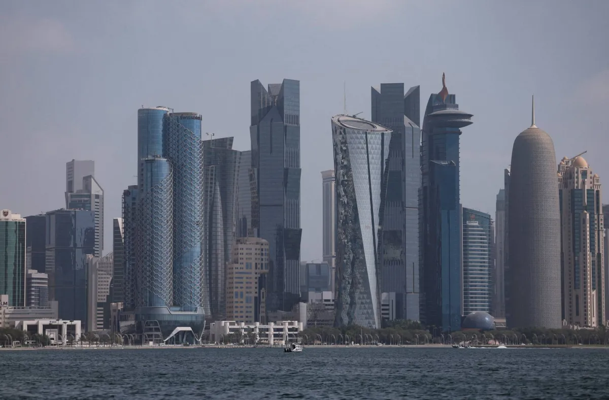 وكالة فيتش تنهي وضع قطر تحت المراقبة السلبية وتثبت تصنيفها الائتماني