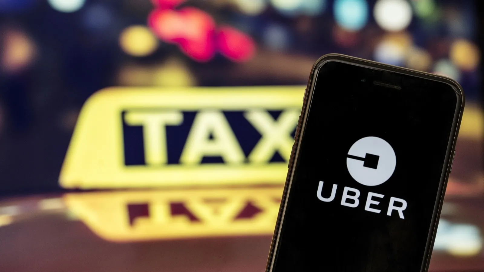 خروج مفاجئ لشركة اوبر من نيجيريا واوغندا يثير تساؤلات حول مستقبل تطبيقات النقل