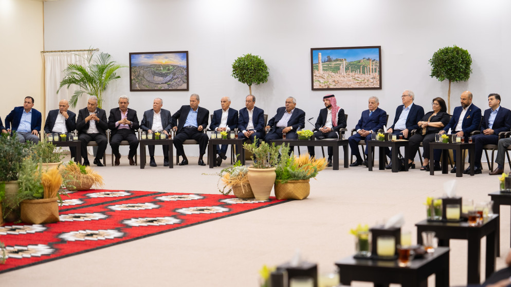 ولي العهد يضع خارطة طريق اقتصادية واعدة خلال لقاء موسع في اربد
