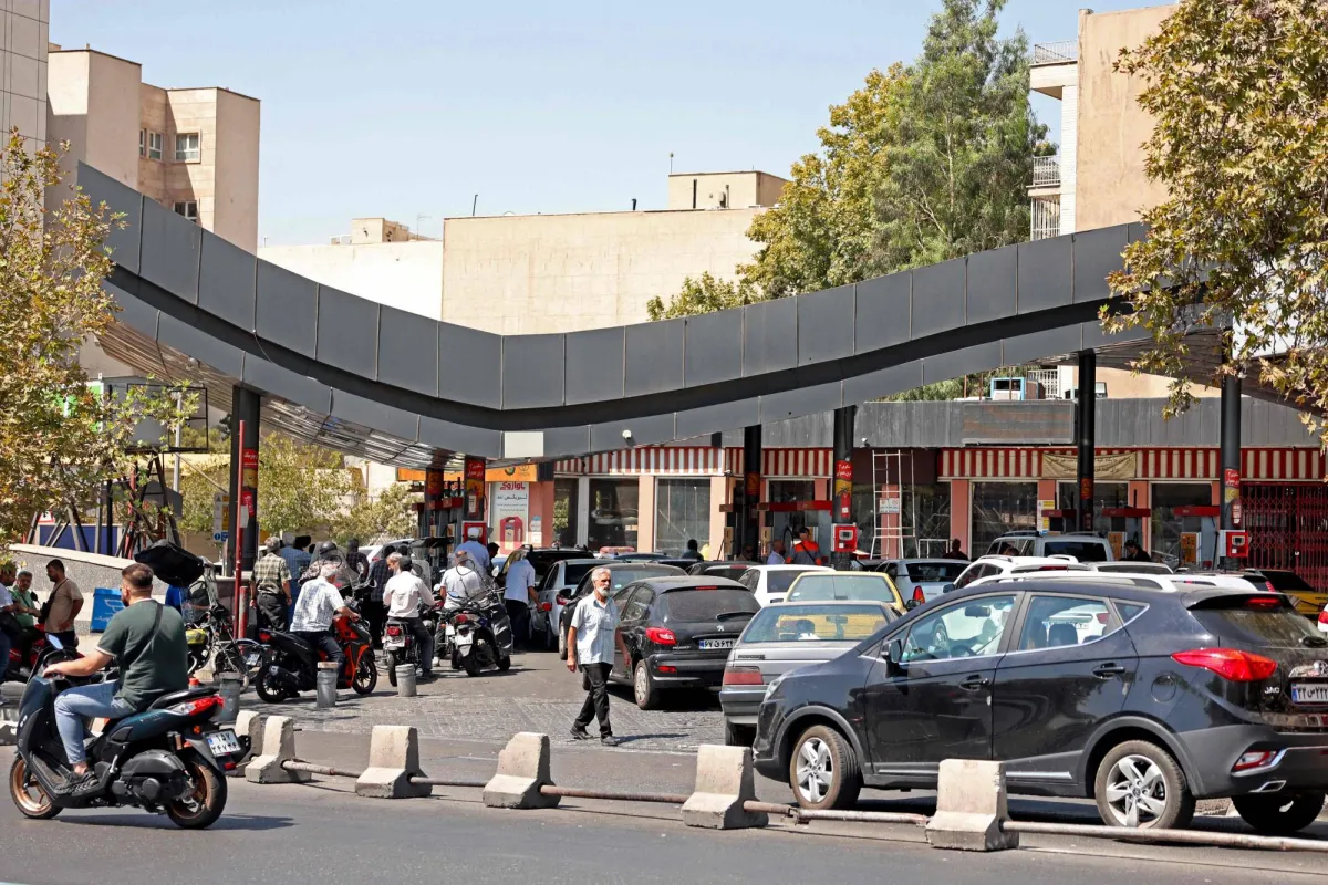 إيران ترفع اسعار البنزين رسميا وسط ازمة اقتصادية خانقة