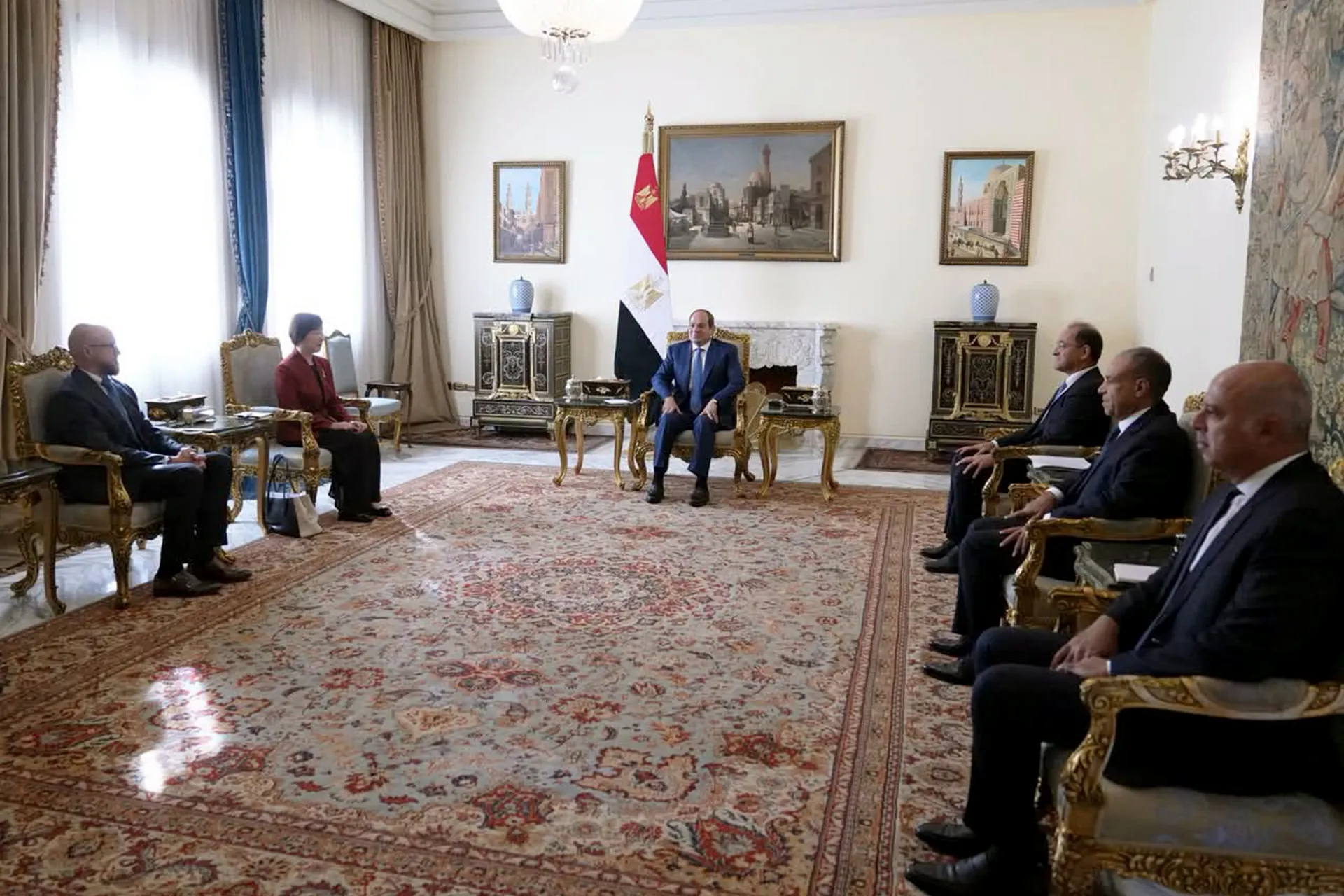 مصر تفتح افاقا جديدة للتعاون مع البنك الاسيوي لتمويل مشاريع البنية التحتية