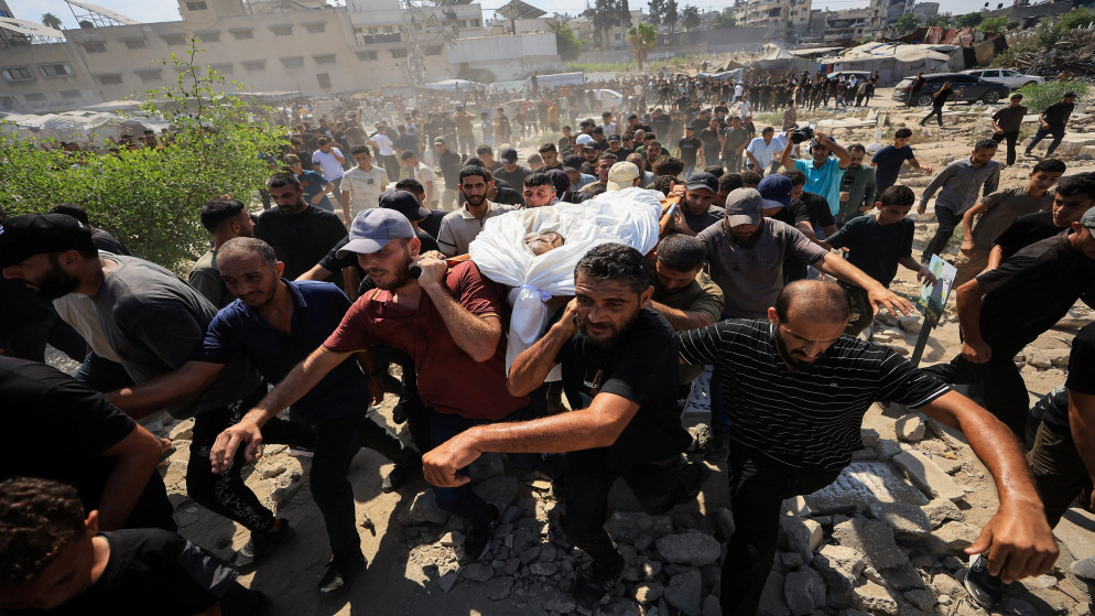 فاجعة حي الزيتون تكشف عن مقبرة جماعية تحت الانقاض في غزة
