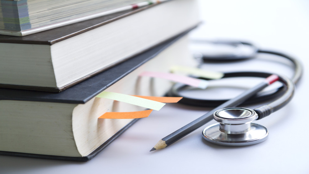 توجه حكومي لزيادة مقاعد تخصصات الطب وطب الاسنان في الجامعات الاردنية