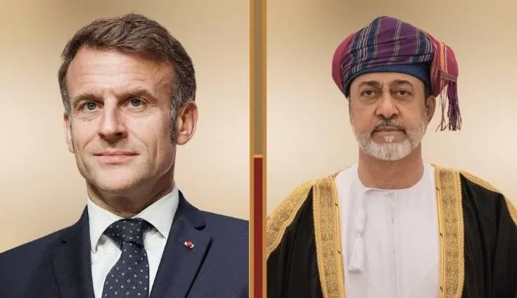اتصال هاتفي رفيع المستوى بين سلطان عمان والرئيس الفرنسي لتعزيز الاستقرار الدولي