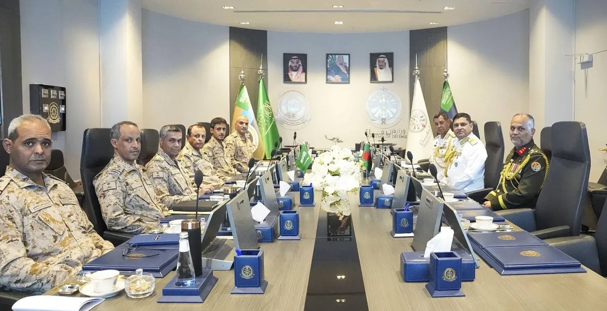 تعاون عسكري استراتيجي بين الرياض ودكا لتأمين الممرات البحرية