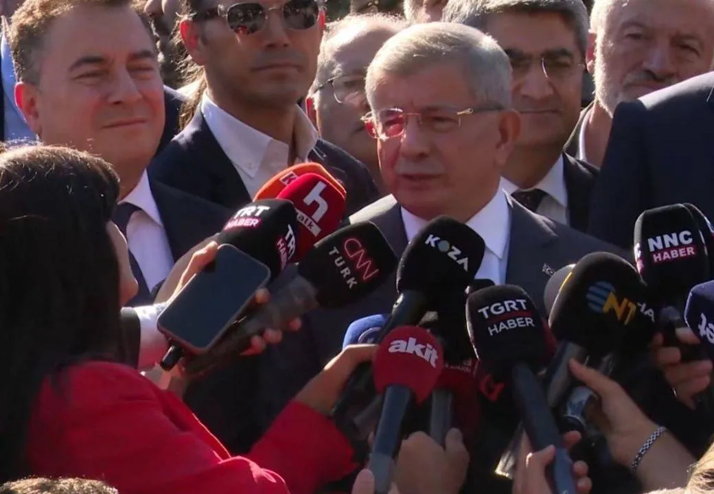 داود اوغلو يواجه القضاء التركي بتمسكه بمواقفه ضد اردوغان